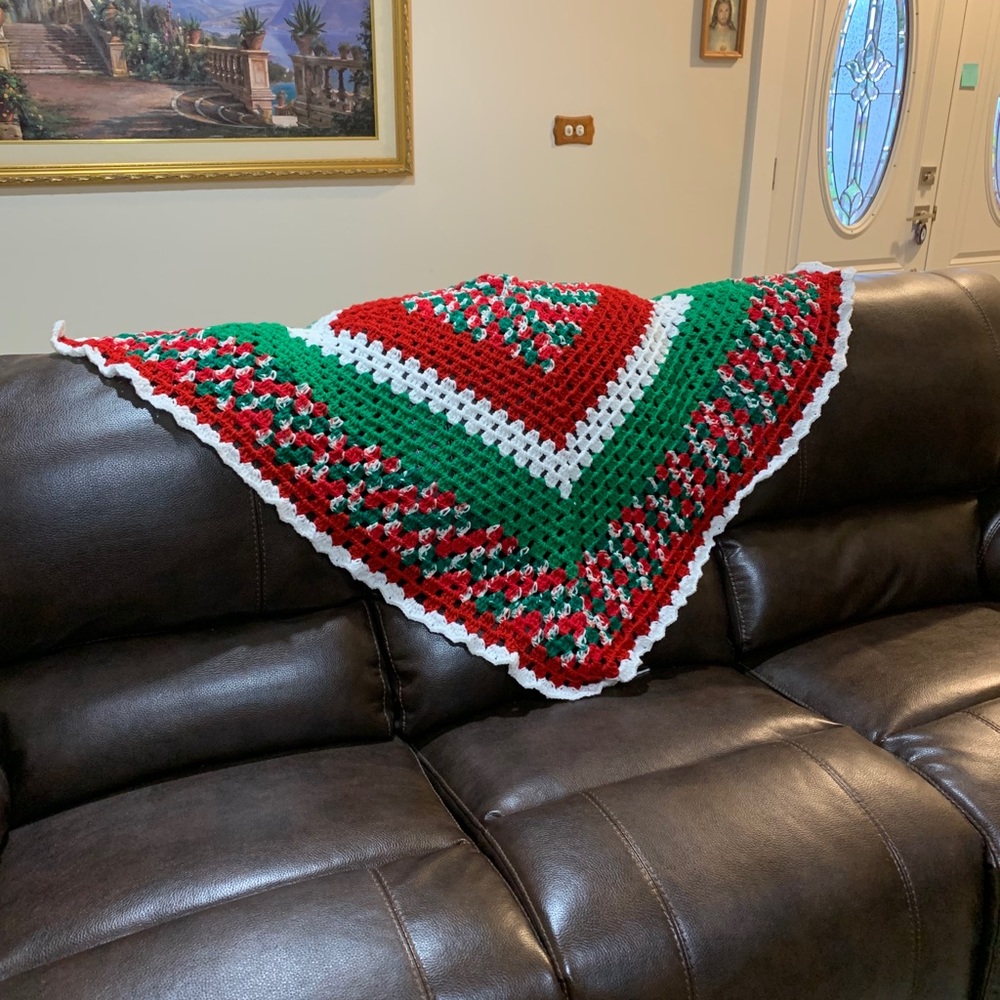 Christmas themed crochet throw/quilt